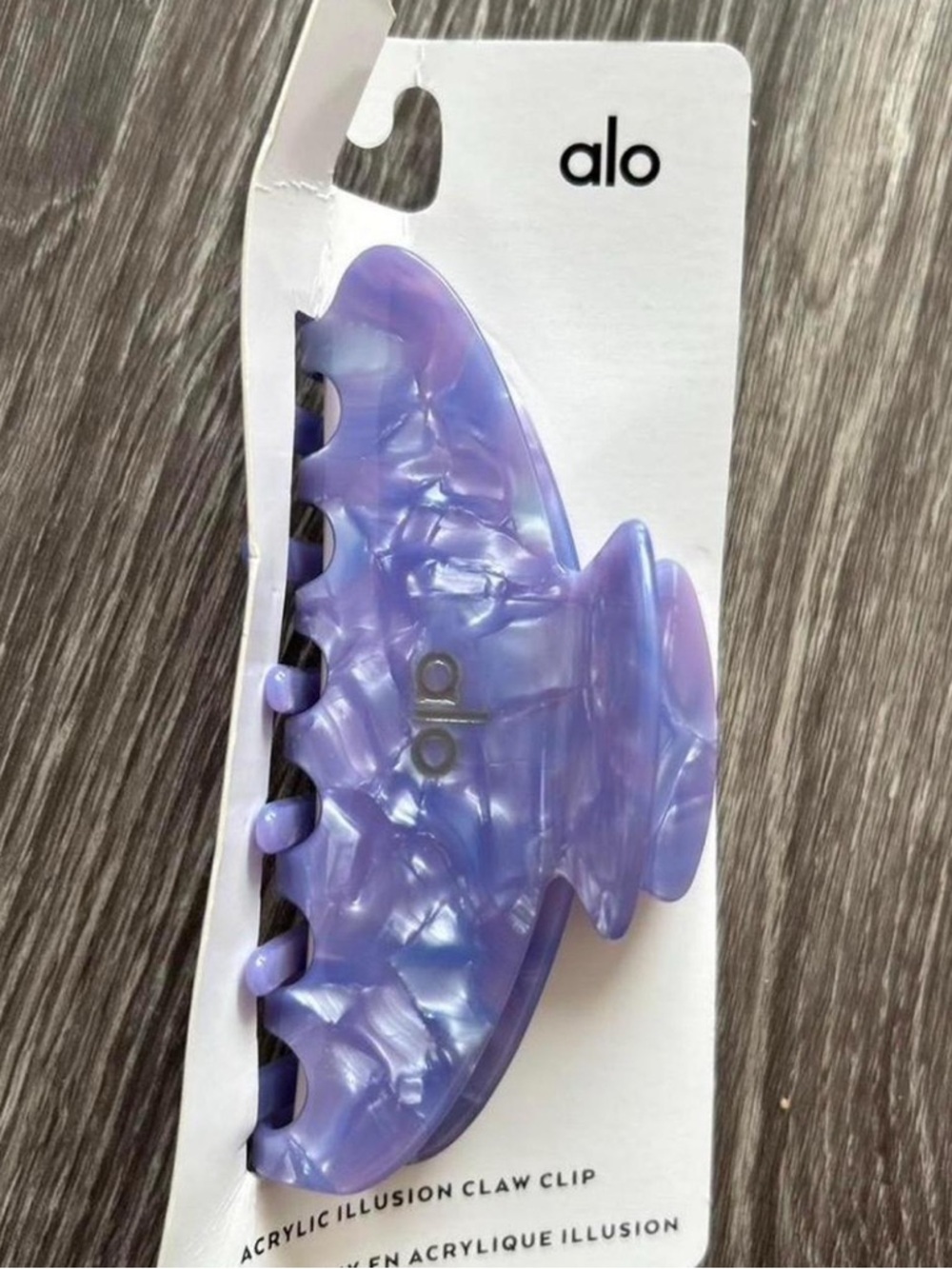 ALO Yoga Lavender Pearl Acrylic Claw Hair Clip